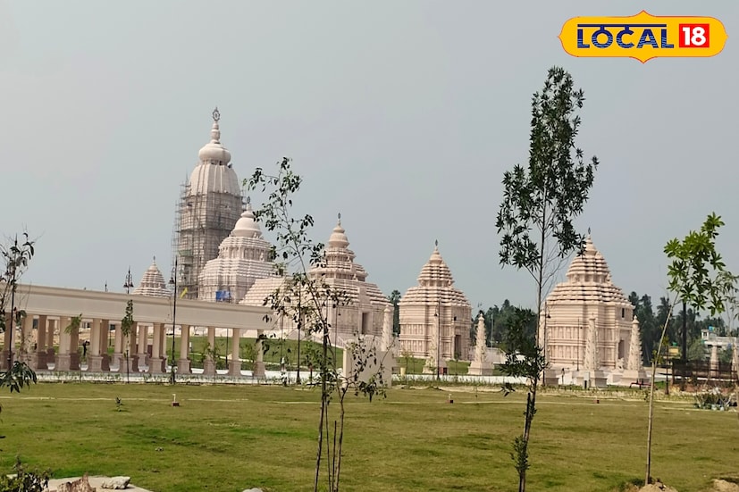দিঘা আসা পর্যটক ও জগন্নাথ ভক্তদের জন্য সুখবর! সহজেই দিঘা জগন্নাথ ধাম ঘুরে দেখতে পারবেন ভক্তরা। সৈকত শহর দিঘায় গড়ে ওঠা জগন্নাথ ধাম যেন এক ভক্তির প্রবাহ রচনা করেছে। দূর দূরান্তের হাজার হাজার ভক্তের সমাগমে তীর্থক্ষেত্র যেন আজ মিলনক্ষেত্রে পরিণত হয়েছে। সুবিশাল জায়গা জুড়ে অবস্থিত এই জগন্নাথ ধাম এবার দর্শনার্থীরা আরও সহজেই ঘুরে দেখতে পারবেন। (ছবি ও তথ্য সৈকত: শী) দিঘা আসা পর্যটক ও জগন্নাথ ভক্তদের জন্য সুখবর! সহজেই দিঘা জগন্নাথ ধাম ঘুরে দেখতে পারবেন ভক্তরা। সৈকত শহর দিঘায় গড়ে ওঠা জগন্নাথ ধাম যেন এক ভক্তির প্রবাহ রচনা করেছে। দূর দূরান্তের হাজার হাজার ভক্তের সমাগমে তীর্থক্ষেত্র যেন আজ মিলনক্ষেত্রে পরিণত হয়েছে। সুবিশাল জায়গা জুড়ে অবস্থিত এই জগন্নাথ ধাম এবার দর্শনার্থীরা আরও সহজেই ঘুরে দেখতে পারবেন। (ছবি ও তথ্য সৈকত: শী)