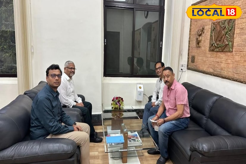 *কলকাতায় ইস্টার্ন রেলের জেনারেল ম্যানেজার মিলিন্দ দেওস্কারের সঙ্গে সাক্ষাৎ করে এই প্রস্তাব আনুষ্ঠানিকভাবে তুলে ধরেন তিনি। শুধু হামসফর নয়, জলপাইগুড়ি রোড স্টেশন থেকে আরও কয়েকটি গুরুত্বপূর্ণ ট্রেন চালুর বিষয়েও উদ্যোগী হয়েছেন সাংসদ।