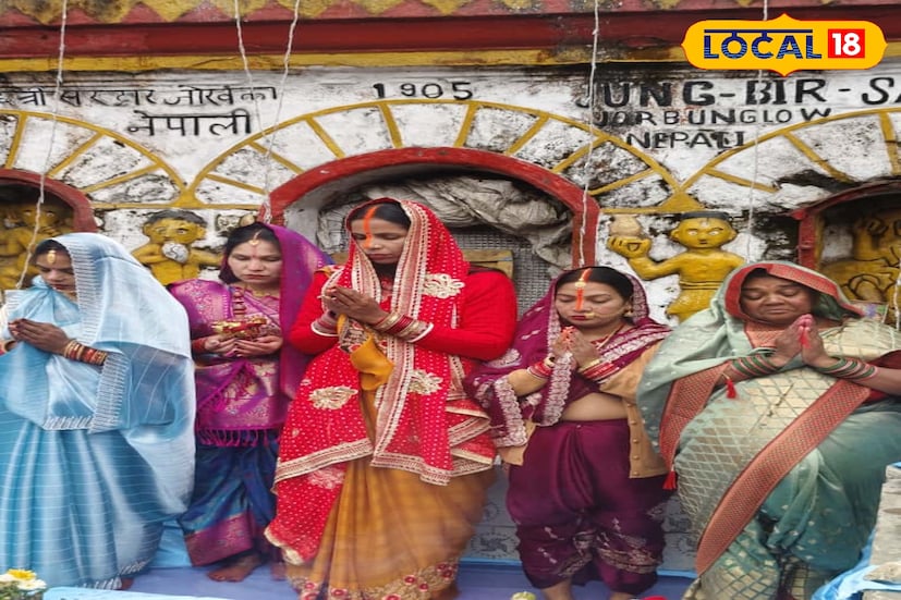 শুধু দার্জিলিং নয়—রিয়াং, ঘুম শিবমন্দির, সোনাদা শিবমন্দির ও সিংদা ফাঁটাক শিবমন্দিরেও পালিত হয়েছে ছটপুজো। সব জায়গায় ছিল একই আবেগ, একই ভক্তি। পাহাড়ে বহু বছর ধরে এই পুজো পালন হলেও, এ বছর অংশগ্রহণকারীর সংখ্যা ছিল নজরকাড়া। অনেকেই পরিবারের সদস্যদের নিয়ে সকাল থেকেই হাজির হন প্রণাম জানাতে। ছবি ও তথ্য : ঋত্বিক ভট্টাচার্য