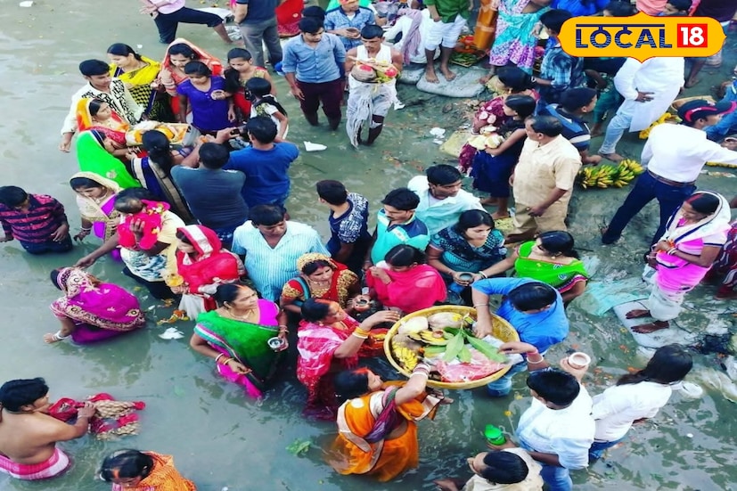 যদিও এখন ছট পুজোর উদযাপন শুধু অবাঙালিদের মধ্যেই সীমাবদ্ধ নেই। সারাদেশের বিভিন্ন সম্প্রদায় এবং ধর্মের মানুষ এখন এই উৎসবকে আপন করে নিয়েছে। এই পুজো হিন্দু বর্ষপঞ্জিকার কার্তিক মাসের শুক্লপক্ষের ষষ্ঠী তিথিতে উদযাপিত হয়। জেলার বিভিন্ন ঘাটে তাই নিষ্ঠার সঙ্গে এই রীতি পালনের মধ্যে দিয়ে স্নান করতে দেখা গিয়েছে অগণিত ভক্তদের