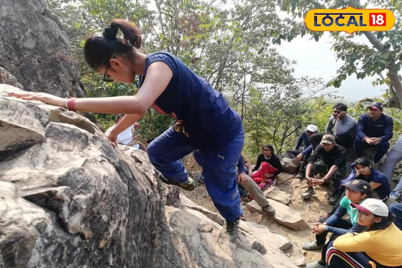 যারা পাহাড়ে উঠছেন, প্রচন্ড দৈহিক পরিশ্রম প্রয়োজন তাঁদের। মাধ্যাকর্ষণ শক্তির বিপরীতে চড়াই করে উপরে ওঠা খুবই কঠিন একটি কাজ। ফলে প্রকৃতির সঙ্গে একাত্মবোধ হওয়াটা খুবই প্রয়োজন। সেই কারণে পরিবেশ সম্পর্কে সচেতনতাও এই সকল কোর্সের একটি অঙ্গ। এভাবেই বছরের পর বছর রাজ্যের পর্বত আরোহনে একটি ভিত্তি প্রস্তর স্থাপন করতে শুশুনিয়া পাহাড় মদত জুগিয়ে যাচ্ছে।