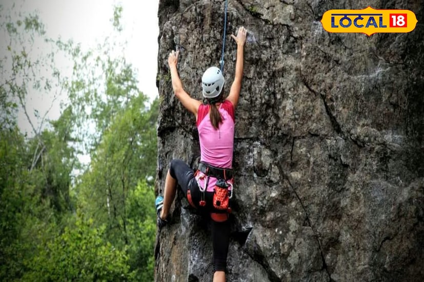 দুঃসাহসিক একটি নেশা, রক ক্লাইম্বিং। জানেন কি? বাঁকুড়ায় রয়েছে একটি রক ক্লাইম্বিং 'ইউনিভার্সিটি'! জানতেন না তাইত? তবে জেনে নিন আসল সত্যিটা। এই ইউনিভার্সিটি আপনার চোখের সামনেই বিরাজমান। বিরাট তার আকার। ছবি ও তথ্য নীলাঞ্জন বন্দ্যোপাধ্যায়