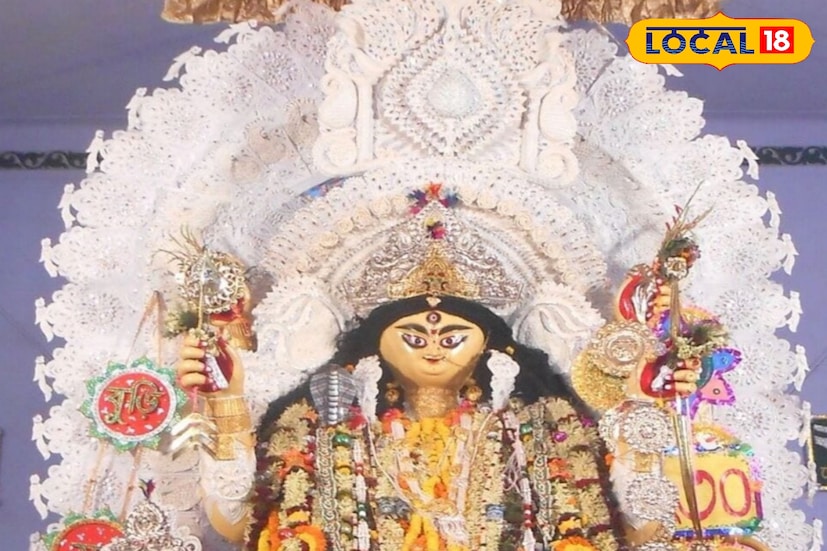 জগদ্ধাত্রী পুজোয় নির্দিষ্ট কিছু জিনিস দিয়ে একটি পূর্ণ পাত্র মাকে নিবেদন করা খুবই শুভ। একটি থালায় আতপ চাল, পাঁচ রকম সব্জি, আলতা-সিঁদুর, একটি লাল রঙের বস্ত্র, পাঁচ রকম ফল ও মিষ্টি নিয়ে পূর্ণ করে থালাটি মায়ের কাছে নিবেদন করতে হবে। এই কাজটা অষ্টমী বা নবমীর দিন করতে পারেন।