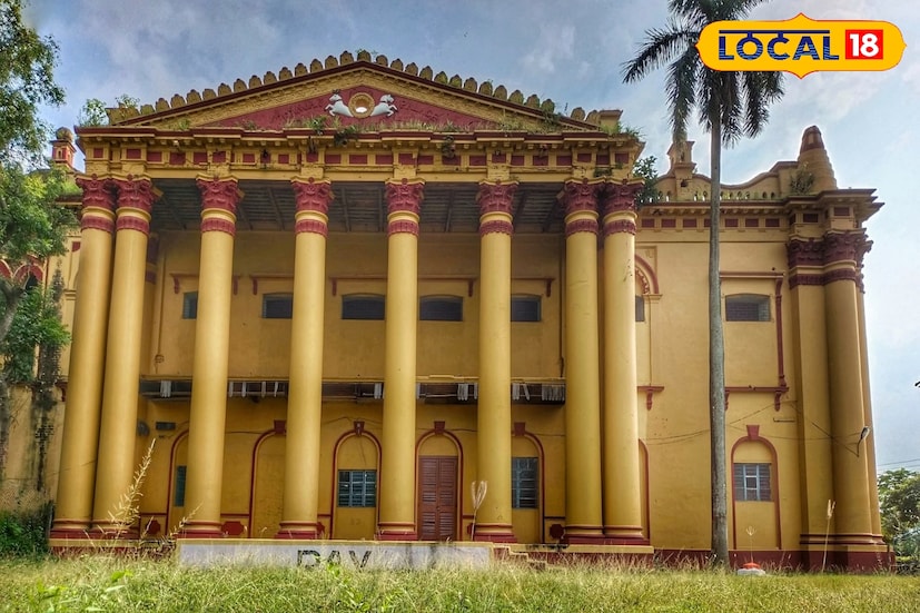 হেতমপুরের রাজা কৃষ্ণচন্দ্রের পুত্র রাজা রামরঞ্জন চক্রবর্তী ১৯০৫ সালে নির্মাণ করেন এই বিশালাকৃতির রাজবাড়ীটি, যা পরিচিত 