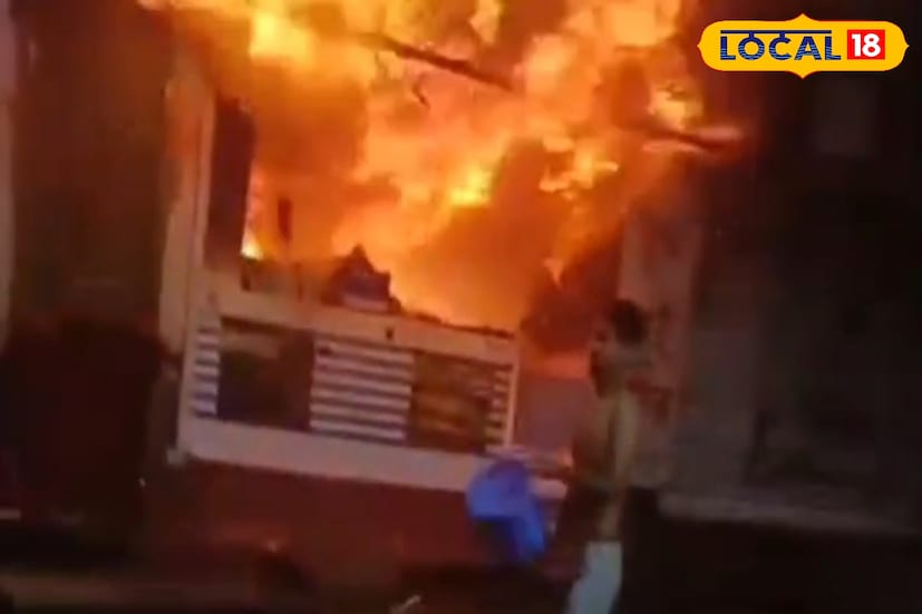 আগুন দেখে এগিয়ে আসে স্থানীয় মানুষ। খবর দেওয়া হয় দমকলে, দমকল এসে পৌঁছতে এক থেকে দেড় ঘন্টা সময় লাগে। তার আগে স্থানীয় মানুষ আগুন নিভাতে হাঁড়ি, বালতি করে কয়েকশো লিটার জল ছুঁড়েও আগুন নেভাতে চেষ্টা করে, কিন্তু বাগে আসেনি আগুন।