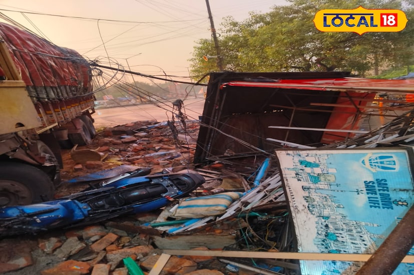 রানিহাটি: লড়ির ধাক্কায় দুমড়ে-মুচড়ে গেল পুলিশ কিয়স্ক, আহত ২! ঠিক কী হয়েছিল? জানা যায় জাতীয় সড়কে ট্রাফিক নিয়ন্ত্রণ করছিলেন দু'জন পুলিশ কর্মী। হঠাৎ একটি লড়ি দুরন্ত গতিতে এসে নিয়ন্ত্রণ হারিয়ে ধাক্কা মারে পুলিশ কিয়স্কে। কংক্রিটের কিয়স্ক ধুলিস্যাৎ। ভয়ঙ্কর ঘটনাটি ঘটেছে ১৬ নম্বর জাতীয় সড়কের রানিহাটি মোড়ে। (ছবি ও তথ্য: রাকেশ মাইতি)  রানিহাটি: লড়ির ধাক্কায় দুমড়ে-মুচড়ে গেল পুলিশ কিয়স্ক, আহত ২! ঠিক কী হয়েছিল? জানা যায় জাতীয় সড়কে ট্রাফিক নিয়ন্ত্রণ করছিলেন দু'জন পুলিশ কর্মী। হঠাৎ একটি লড়ি দুরন্ত গতিতে এসে নিয়ন্ত্রণ হারিয়ে ধাক্কা মারে পুলিশ কিয়স্কে। কংক্রিটের কিয়স্ক ধুলিস্যাৎ। ভয়ঙ্কর ঘটনাটি ঘটেছে ১৬ নম্বর জাতীয় সড়কের রানিহাটি মোড়ে। (ছবি ও তথ্য: রাকেশ মাইতি)