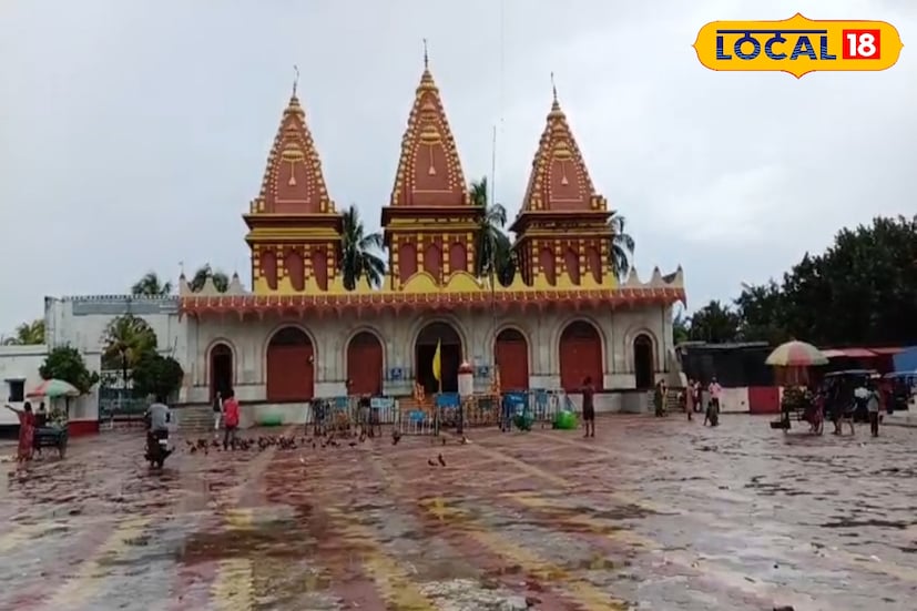 সকাল থেকে দক্ষিণ ২৪ পরগনায় বৃষ্টি শুরু হয়েছে। ঝোড়ো হাওয়াও বইছে। মৎস্যজীবীদের সমুদ্রে যেতে নিষেধ করা হয়েছে। গঙ্গাসাগরে বৃষ্টির জেরে শুনশান কপিলমুনি মন্দির চত্বর।