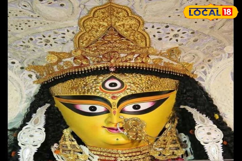 এ বছর কৃষ্ণনগর জগদ্ধাত্রী পুজোয় ঘুরতে এলে কি কি বিখ্যাত ও জাগ্রত ঠাকুর দেখবেন জেনে নিন: চাষাপাড়া বারোয়ারির বুড়িমা। কৃষ্ণনগরের অন্যতম প্রাচীন ও জাগ্রত ঠাকুর এটি। কৃষ্ণনগরে জগদ্ধাত্রী পুজো দেখতে এসে বুড়িমা ঠাকুর দেখেন না এমন মানুষ বোধহয় নেই।