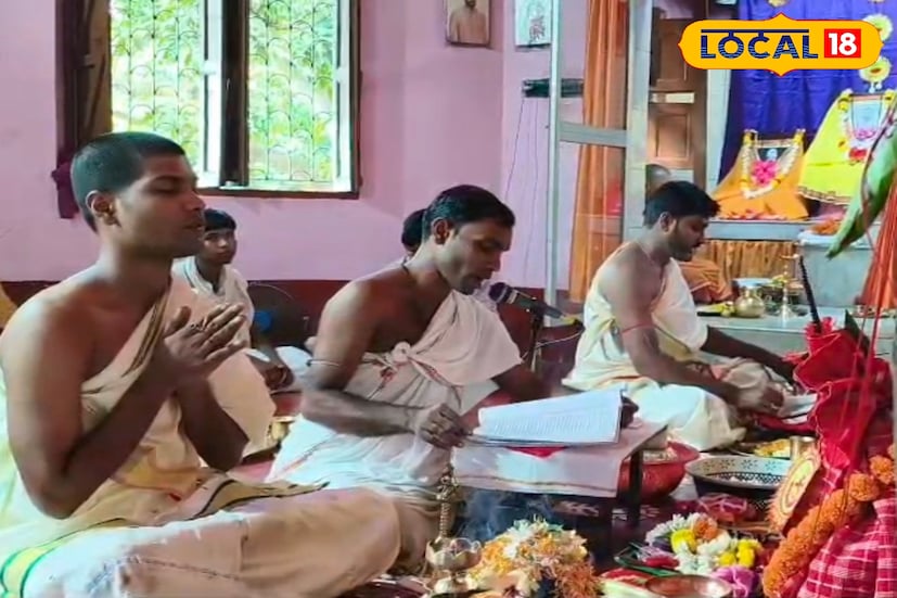 একই সঙ্গে আজ অনুষ্ঠিত হয় রামকৃষ্ণ দেব, মা সারদা ও স্বামী বিবেকানন্দের প্রতি বিশেষ হোমযজ্ঞ ও আরতি। প্রতিদিনই এখানে প্রসাদ বিতরণের ব্যবস্থা থাকে, আর আশ্রম প্রাঙ্গণের বাইরে বসে মেলা। যেখানে স্থানীয় মানুষ থেকে দূরদূরান্তের ভক্তরা ভিড় জমান।