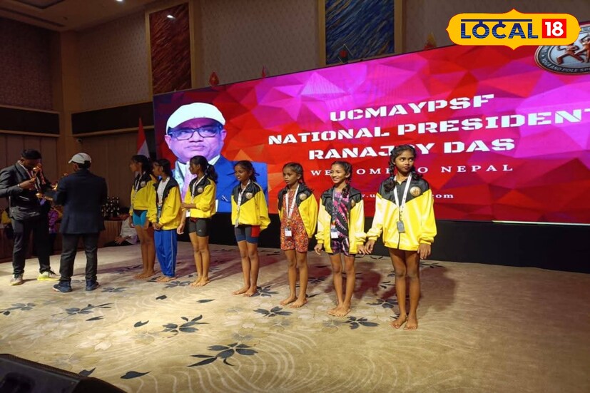 আন্তর্জাতিক প্রতিযোগিতায় ট্র্যাডিশনাল যোগায় ১০-১২ বছর বিভাগে প্রথম স্থান অধিকার করে স্বর্ণপদক জয় করেছে সে। পাশাপাশি প্রত্যেকটি বিভাগের চ্যাম্পিয়নদের নিয়ে অনুষ্ঠিত চ্যাম্পিয়ন্স অফ দ্য চ্যাম্পিয়ন্স রাউন্ডে রানার্স আপ হয়েছে প্রত্যুষা। মাত্র ১২ বছর বয়সেই তাঁর এই সাফল্যে দেশের পাশাপাশি পূর্ব বর্ধমান জেলার নাম উজ্জ্বল হল। প্রত্যুষার এই সাফল্যে খুশি গ্রামবাসীরাও। ছোটবেলা থেকেই বর্ধমানের এই কন্যা যোগাসনে জেলা ও রাজ্য স্তরে সাফল্য অর্জন করেছে।