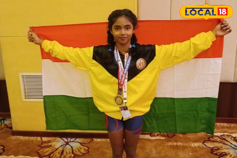 প্রতিযোগিতায় প্রথম হয়ে একটি গোল্ড মেডেল, একটি ট্রফি ও সার্টিফিকেট পায় সে। সমস্ত গ্রুপের প্রথম ও দ্বিতীয়দের নিয়ে হওয়া চ্যাম্পিয়নের চ্যাম্পিয়ন প্রতিযোগিতায় খুদে বঙ্গতনয়া তাঁর থেকে অনেক বড়দের সঙ্গে লড়াই করে রানার্স হয়। তাঁর এই সাফল্যে যেমন তাঁর বাবা-মা খুশি, তেমনই রাজ্য, জেলা এবং ব্লকের সমস্ত মানুষও ভীষণ আনন্দিত হয়েছেন।