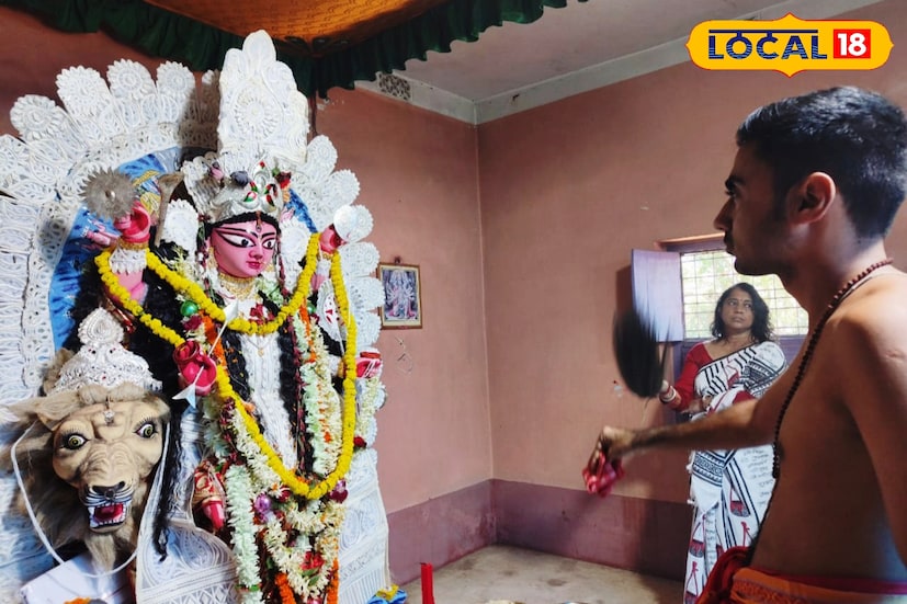 অন্য পুজো যেখানে তিন দিন ধরে চলে, সেখানে গোমাইয়ের চট্টোপাধ্যায় পরিবারে নবমীর দিনেই একসঙ্গে সম্পন্ন হয় তিন দিনের সমস্ত অনুষ্ঠান। নবমীতেই হয় শাক্ত তন্ত্রাচারবিহিত নৈবেদ্য, ভোগ, বলি এবং কুমারী পুজো। দিনভর মন্ত্রপাঠ ও দেবীর আরাধনায় মুখর থাকে পুরো বাড়ি।তথ্য ও ছবি: বনোয়ারীলাল চৌধুরী