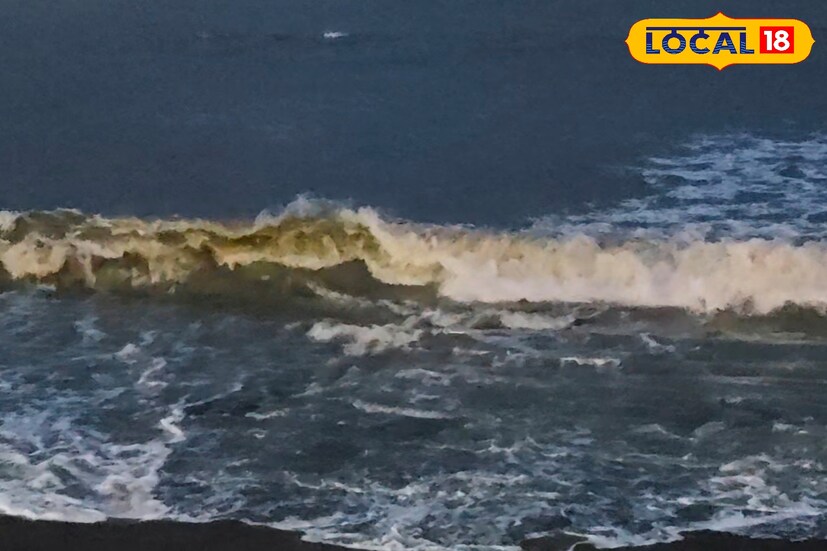 এক পর্যটক মাখন মাইতি বলেন, “অনেক দিন ধরেই দিঘা ঘুরতে আসার পরিকল্পনা করেছিলাম। কিন্তু এসে দেখি প্রবল বৃষ্টি আর ঝড়ো হাওয়ায় কোথাও ঘোরা যাচ্ছে না। রাতেও সমুদ্রের কাছেও যেতে দিচ্ছে না পুলিশ। মনটা খুব খারাপ লাগছে, এত কষ্ট করে এসে এমন আবহাওয়ায় কিছুই উপভোগ করতে পারলাম না। তবে রাতে বৃষ্টির মধ্যেই উত্তাল সমুদ্রের রুপ বেশ ভালোই লাগছে।”