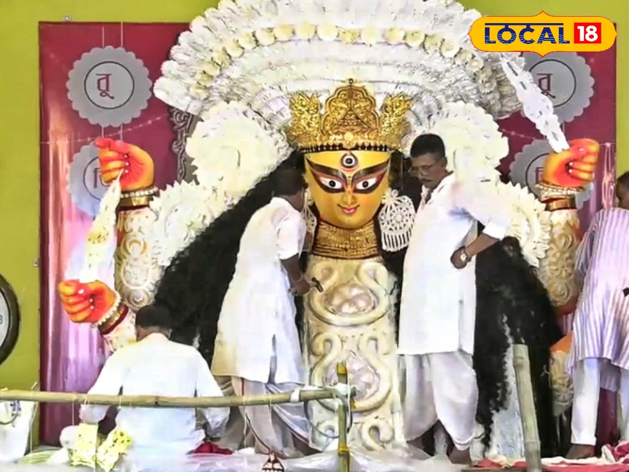 কেজি কেজি সোনার গয়নায় সেজে উঠলেন কৃষ্ণনগরের রানী বুড়িমা, দেখুন সেই ভিডিও কেজি কেজি সোনার গয়নায় সেজে উঠলেন কৃষ্ণনগরের রানী বুড়িমা, দেখুন সেই ভিডিও