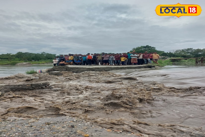 স্থান বিশেষে বন্যা পরিস্থিতির সম্মুখীন হতে পারে উত্তরবঙ্গের বিভিন্ন অংশে। আগামী ৭২ ঘণ্টায় উত্তরবঙ্গে কিছু কিছু স্থানে বৃষ্টি কিছুটা কমলে জলপাইগুড়ি ,কোচবিহার ও আলিপুরদুয়ারে ভারী থেকে অতি ভারী বৃষ্টির সম্ভাবনা থাকছে। অন্যান্য বছর এই সময় পর্যটকদের উপচে পড়া ভিড় উত্তরবঙ্গের লক্ষ্য করা যায় এবং এবারও তার ব্যতিক্রম নেই। 