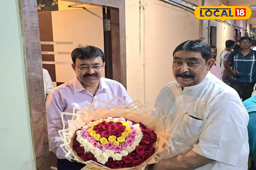 জেলা প্রশাসনের উদ্যোগে বুধবার জেলা প্রশাসন ভবনের কনফারেন্স হলে ৪৭ জন চাকরিপ্রার্থীকে গ্রুপ ডি পদে নিয়োগপত্র প্রদান করা হয়। অনুষ্ঠানে ছিলেন এসআরডিএ-র চেয়ারম্যান অনুব্রত মণ্ডল, জেলাশাসক বিধান রায়-সহ প্রশাসনের অন্যান্য আধিকারিকরা। বিধান রায় জানান, এখন পর্যন্ত ২০-২১ লট মিলিয়ে মোট ১৯০০ জনকে জুনিয়র কনস্টেবল ও চতুর্থ শ্রেণির কর্মী হিসেবে নিয়োগ দেওয়া হয়েছে।