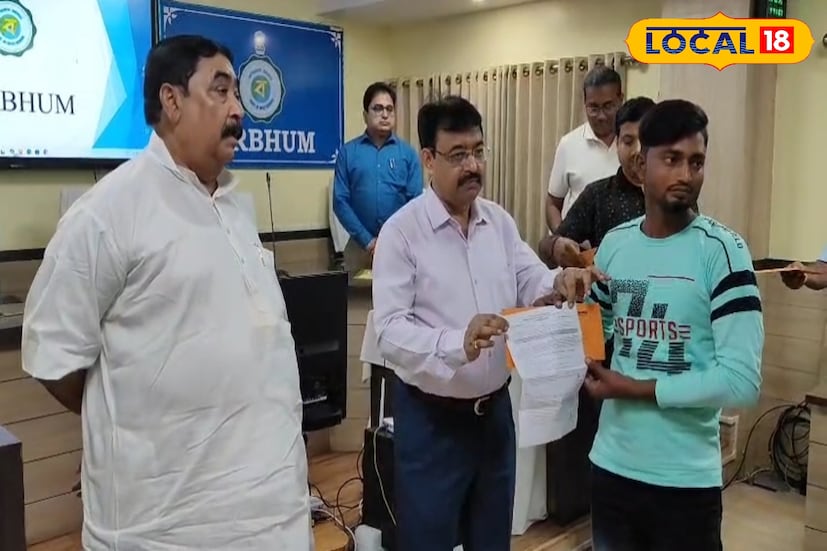 নিয়োগপত্র বিতরণের শেষে বিদায়ী জেলা শাসক বিধান রায় বলেন, 