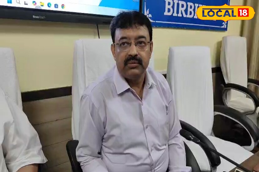 বিধান রায়ের সময়কালেই ডেউচা-পাঁচামি কয়লাখনি প্রকল্পে গতি আসে। বিরোধিতা ও আন্দোলন সত্ত্বেও তিনি প্রশাসনিক কৌশলে পরিস্থিতি সামাল দেন। তাঁর নেতৃত্বে জেলা প্রশাসনের ‘টিম বীরভূম’ একসঙ্গে কাজ করে প্রকল্পে নতুন দিশা আনে।