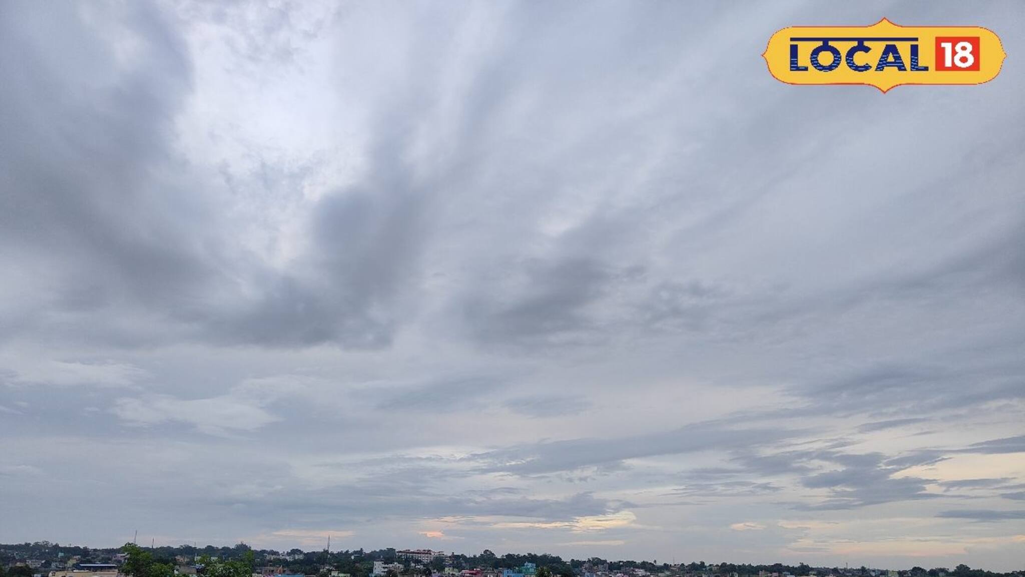 বৃষ্টি থেকে এখনই রেহাই নয়, উইকেন্ডে ভারী বৃষ্টি কোন কোন জেলায়? আবহাওয়ার বড় খবর