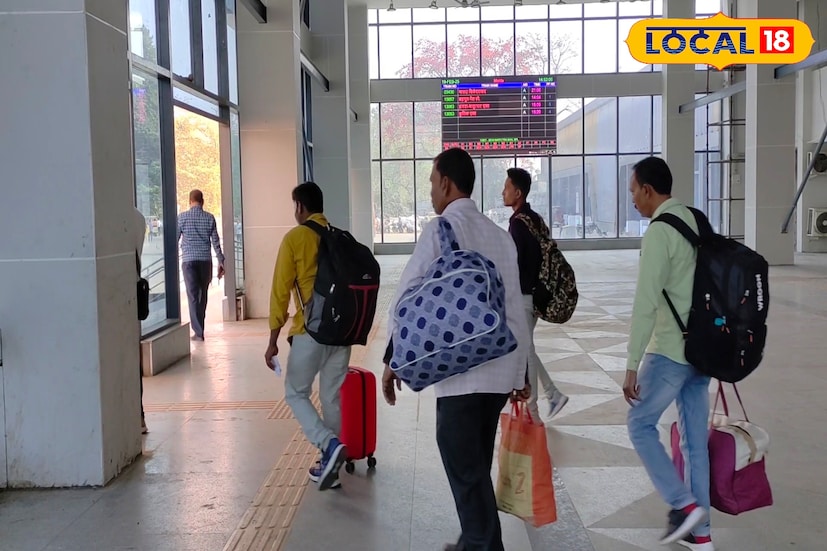 মূলত রেল যাত্রীদের আরামদায়ক পরিষেবার জন্য অন্যতম ভূমিকা দেখা দেয় চলমান সিঁড়ির। যাত্রীদের ভারী মালপত্র সামগ্রী বহনের ক্ষেত্রে সুবিধাজনক হয় এই চলমান সিঁড়ি। তাই অধিকাংশ যাত্রী এই চলমান সিঁড়ির ব্যবহার করে থাকেন। (ছবি ও তথ্য: জিএম মোমিন)