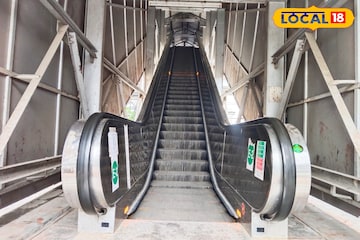 স্টেশনের চলমান সিঁড়ি ব্যবহার করছেন, তাহলে মেনে চলতে হবে এই নিয়ম, নাহলে ঘটতে পারে বিপদ স্টেশনের চলমান সিঁড়ি ব্যবহার করছেন, তাহলে মেনে চলতে হবে এই নিয়ম, নাহলে ঘটতে পারে বিপদ