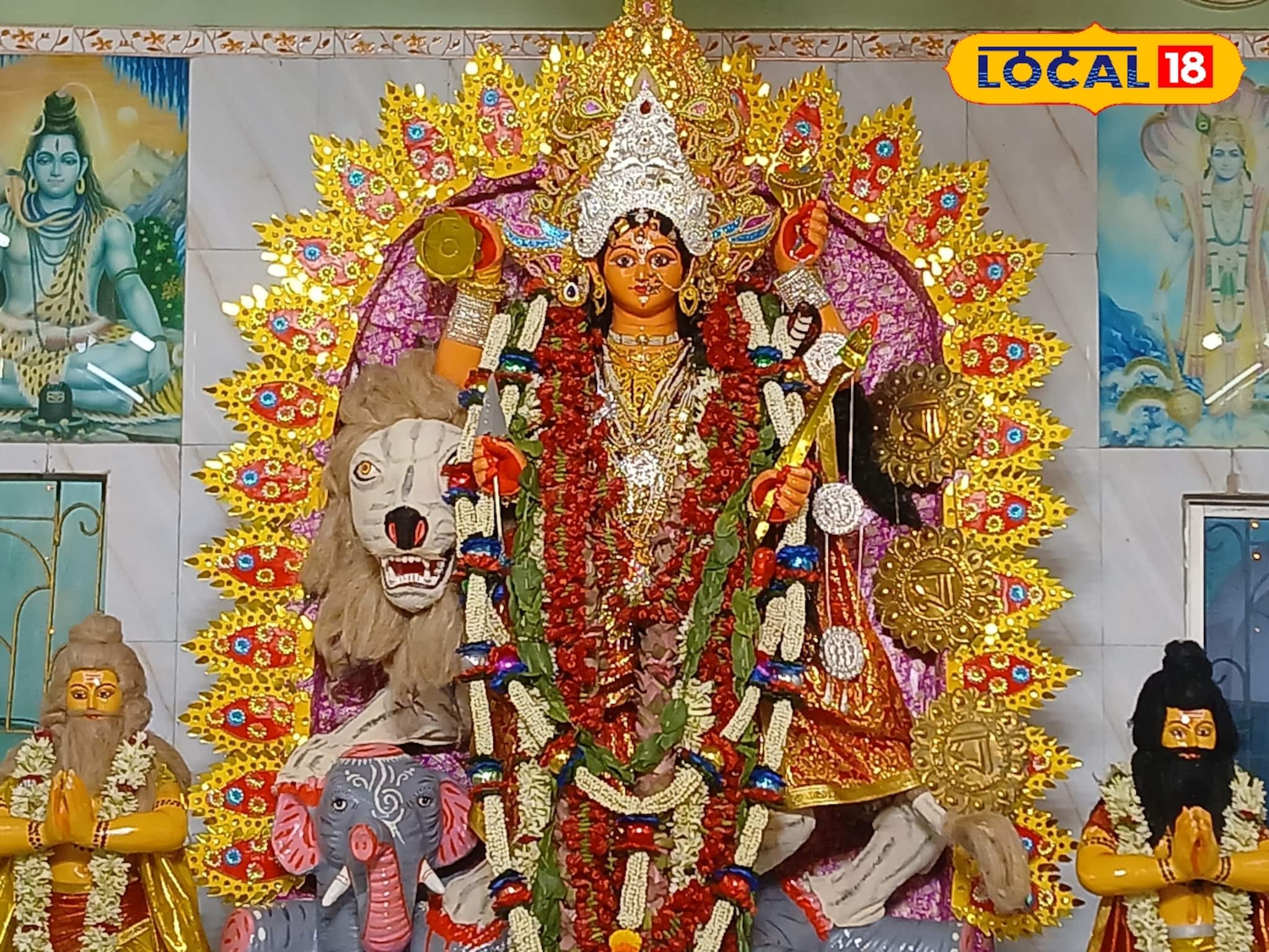 Jagaddhatri Puja 2025: উকিলবাড়ির ঠাকুরদালানে শামিয়ানা, চ্যাটার্জি পরিবার মাতোয়ারা ৩০০ বছরের প্রাচীন জগদ্ধাত্রী পুজোয়