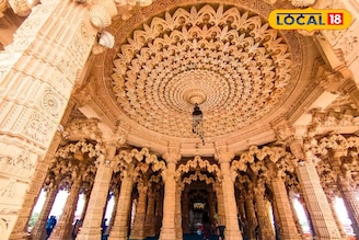 কলকাতার কাছেই ২০০ একর জমিতে বাহারি মন্দিরে নজরকাড়া কারুকাজ! গেলেই জুড়োবে মন