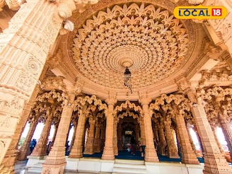 কলকাতার কাছেই ২০০ একর জমিতে বাহারি মন্দিরে নজরকাড়া কারুকাজ! গেলেই জুড়োবে মন