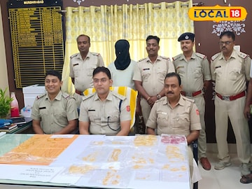 উদ্ধার হওয়া সোনার অলংকার  উদ্ধার হওয়া সোনার অলংকার