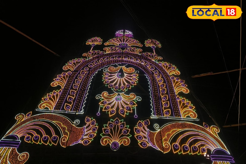 মণ্ডপ তৈরি হয়েছে প্লাই, প্যারিস, থার্মকল ও রঙের ব্যবহার করে। ভিতরে রয়েছে জগন্নাথ, বলরাম, সুভদ্রা ও বিষ্ণুর মূর্তি। চোখ ধাঁধানো আলোকসজ্জায় সেজে উঠেছে গোটা প্রাঙ্গণ। পুজো কমিটির সম্পাদক সুরজ দে জানান, অশোকনগরের অনেকেই দিঘায় গিয়ে জগন্নাথ মন্দির দেখতে পারেননি। আমাদের মণ্ডপ দেখে তাঁদের সেই অভাব কিছুটা হলেও পূরণ হবে