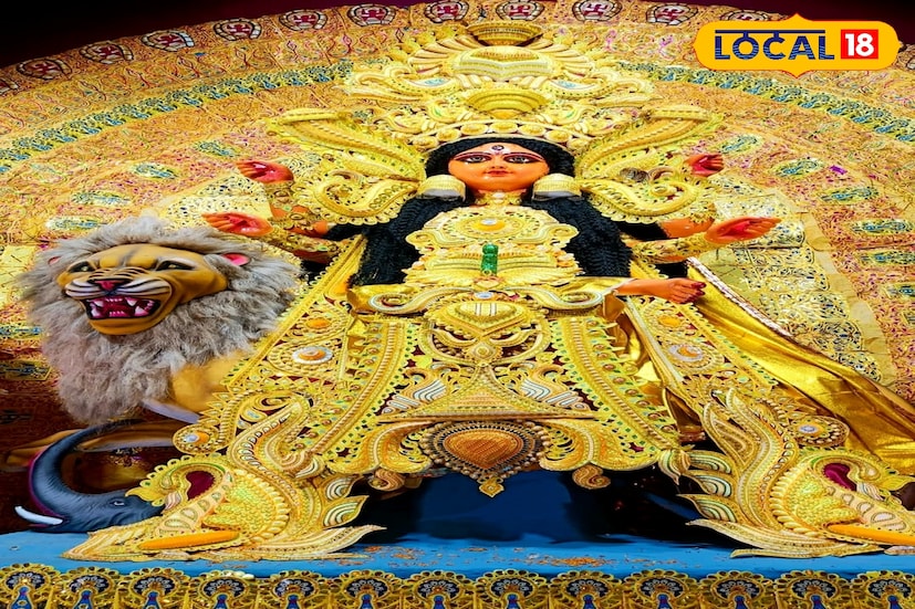 উত্তর ২৪ পরগনা, রুদ্র নারায়ণ রায়: জগদ্ধাত্রী পুজোকে ঘিরে সেজে উঠেছে অশোকনগর কল্যাণগড়। আজ থেকেই শুরু পুজো। তাই শেষ মুহূর্তের ব্যস্ততা চরমে। রকমারি থিম ও শিল্পনৈপুণ্যে সাজিয়ে তোলা হয়েছে শহরের চারপাশ।দর্শনীয় মণ্ডপ, আলো ও প্রতিমা - সব মিলিয়ে এখন উৎসবের আমেজে মাতোয়ারা কল্যাণগড় উত্তর ২৪ পরগনা, রুদ্র নারায়ণ রায়: জগদ্ধাত্রী পুজোকে ঘিরে সেজে উঠেছে অশোকনগর কল্যাণগড়। আজ থেকেই শুরু পুজো। তাই শেষ মুহূর্তের ব্যস্ততা চরমে। রকমারি থিম ও শিল্পনৈপুণ্যে সাজিয়ে তোলা হয়েছে শহরের চারপাশ।দর্শনীয় মণ্ডপ, আলো ও প্রতিমা - সব মিলিয়ে এখন উৎসবের আমেজে মাতোয়ারা কল্যাণগড়