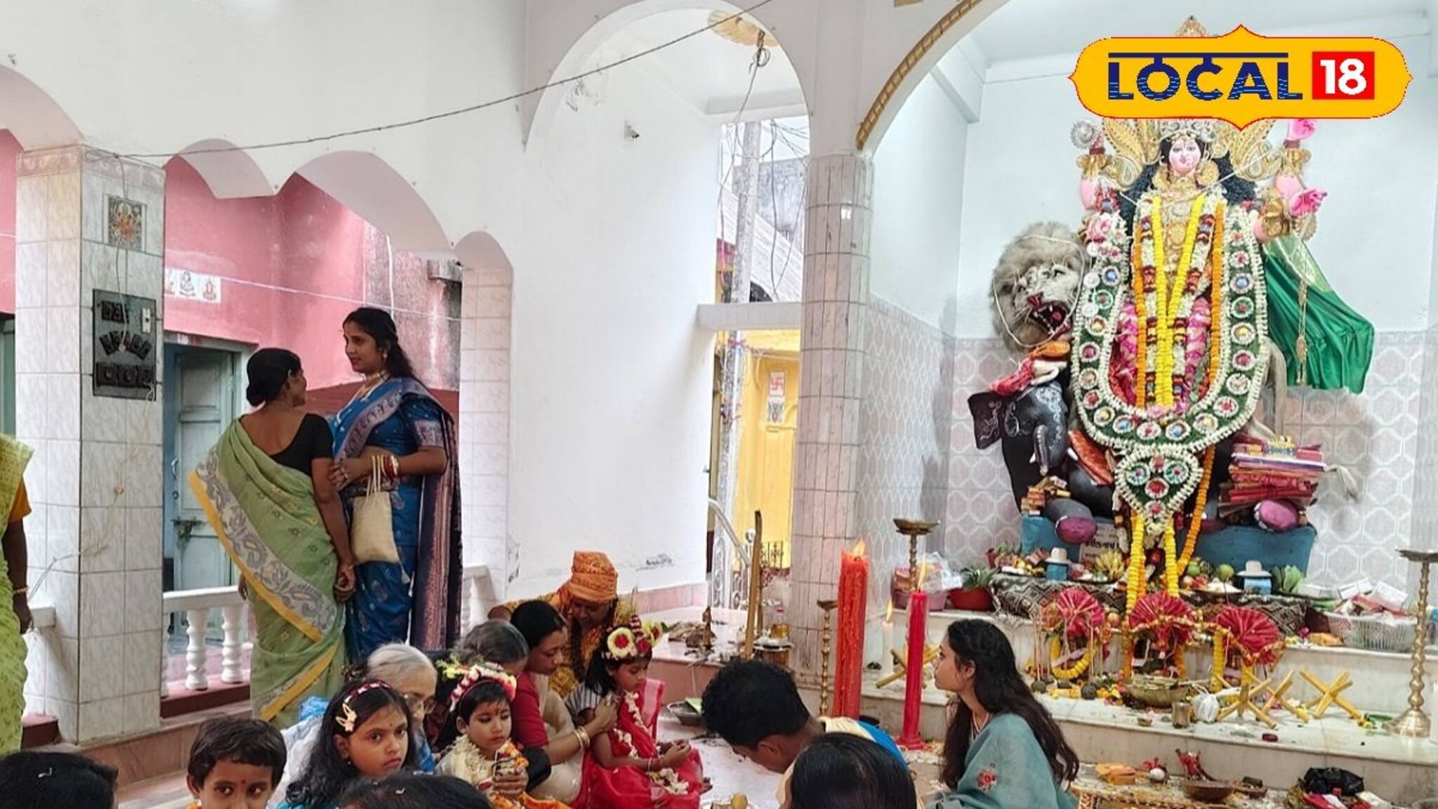 প্রতিমা সজ্জিত ৩০ ভরি সোনার অলঙ্কারে, অর্ধশতকের এই জগদ্ধাত্রী পুজোয় নবমীতে হয় সন্ধিপুজো