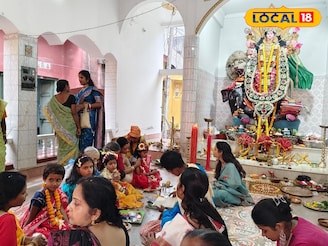 প্রতিমা সজ্জিত ৩০ ভরি সোনার অলঙ্কারে, অর্ধশতকের এই জগদ্ধাত্রী পুজোয় নবমীতে হয় সন্ধিপুজো