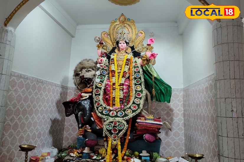 মুর্শিদাবাদ, তন্ময় মন্ডল: মুর্শিদাবাদ জেলার কাগ্রামে জগদ্ধাত্রী পুজো উপলক্ষে সেজে উঠেছে গোটা গ্রাম। তবে এই গ্রামের প্রাচীন পুজো গুলির মধ্যে অন্যতম  মুর্শিদাবাদ, তন্ময় মন্ডল: মুর্শিদাবাদ জেলার কাগ্রামে জগদ্ধাত্রী পুজো উপলক্ষে সেজে উঠেছে গোটা গ্রাম। তবে এই গ্রামের প্রাচীন পুজো গুলির মধ্যে অন্যতম