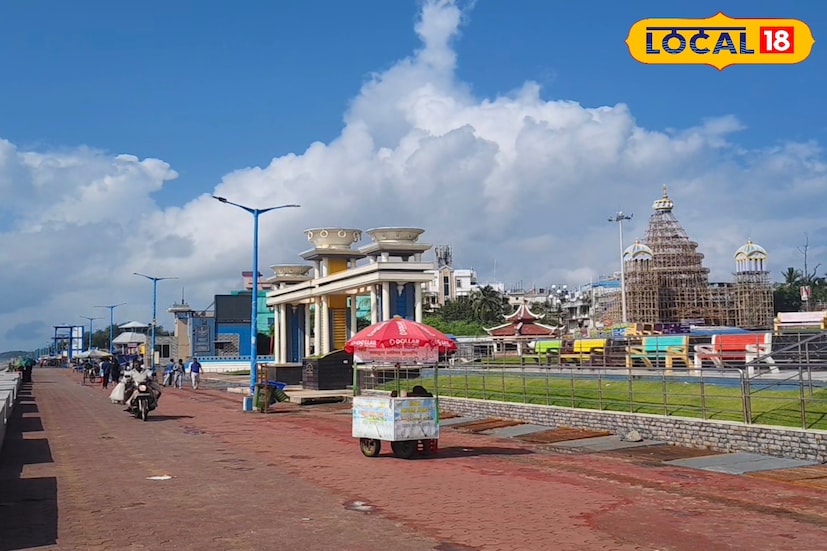 দিঘায় ঘুরতে আসা এক পর্যটক শ্রীমা দাস বলেন, “আমরা দিঘায় ঘুরতে এসেছিলাম অনেক প্ল্যান করে। কিন্তু প্রবল বৃষ্টি আর উত্তাল সমুদ্র আমাদের হোটেল বন্দি করে দিয়েছিল। আজকে নীল আকাশ দেখা দিয়েছে, তবে মাঝেমধ্যে ঘন কালো মেঘে ঢেকে যাচ্ছে আকাশ। কিন্তু এখন আবহাওয়া অনেক ভালো, আমরা স্নান করতে পারছি। বেশ ভালো লাগছে আমাদের।” 