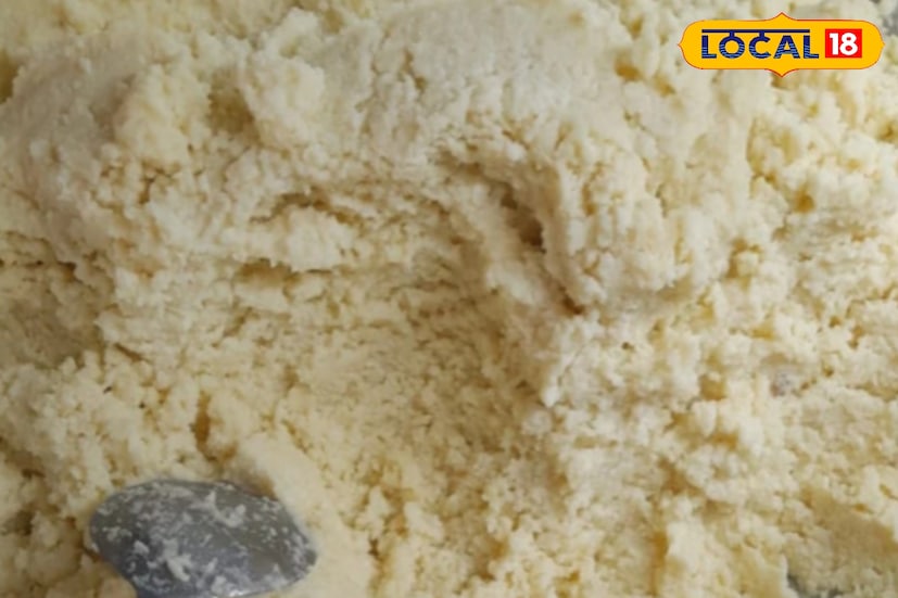 বসিরহাটের প্রাচীন ভেবিয়ার শৈলেন মণ্ডলের দোকান আজও সেই ঐতিহ্য বহন করে চলেছে। কয়েক বছর আগেই মুখ্যমন্ত্রী মমতা বন্দ্যোপাধ্যায় হিঙ্গলগঞ্জ সফরে এসেছিলেন। তাঁর জন্য কাঁচাগোল্লা গিয়েছিল এই দোকান থেকেই। এই ঘটনা যেন আরও একবার প্রমাণ করে দিল, বসিরহাটের কাঁচাগোল্লা শুধুই একটি মিষ্টি নয়, এক ঐতিহ্য ও গর্ব।