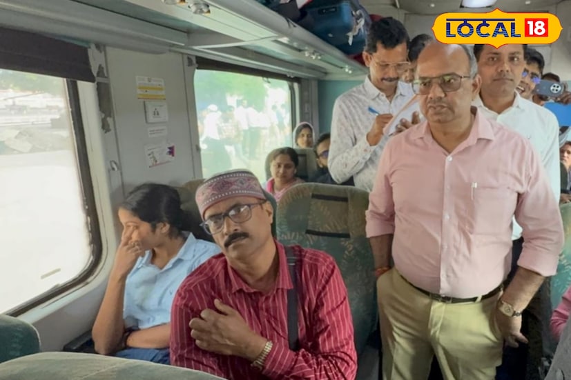 রেল বোর্ডের তরফে যাত্রীসুবিধা বৃদ্ধির জন্য গৃহীত বিভিন্ন পদক্ষেপের কথা যাত্রীদের জানান ডিআরএম মুকেশ গুপ্তা। তিনি আশ্বাস দেন, যাত্রীদের দেওয়া পরামর্শ ও অভিযোগ গুরুত্ব দিয়ে বিবেচনা করা হবে। এদিন ডিআরএম মুকেশ গুপ্তার সঙ্গে উপস্থিত ছিলেন আদ্রা ডিভিশনের সিনিয়র ডিসিএম বিকাশ কুমার সহ অন্যান্য রেলের আধিকারিকেরা।