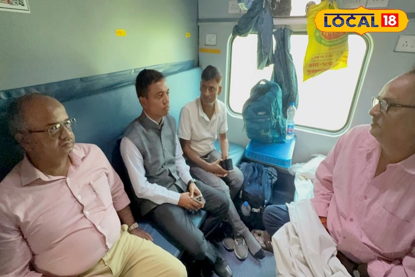 ট্রেনে উঠেই যাত্রীদের সঙ্গে আলাপচারিতায় মেতে ওঠেন ডিআরএম। রেলের পরিষেবা, যাত্রী সুবিধা, খাবার ও পরিষ্কার-পরিচ্ছন্নতা সংক্রান্ত নানা বিষয়ে যাত্রীদের মতামত জানতে চান তিনি। যাত্রীরাও সুযোগ পেয়ে তাদের বিভিন্ন সমস্যা ও প্রয়োজনীয়তার কথা তুলে ধরেন ডিআরএম ও উপস্থিত আধিকারিকদের সামনে।