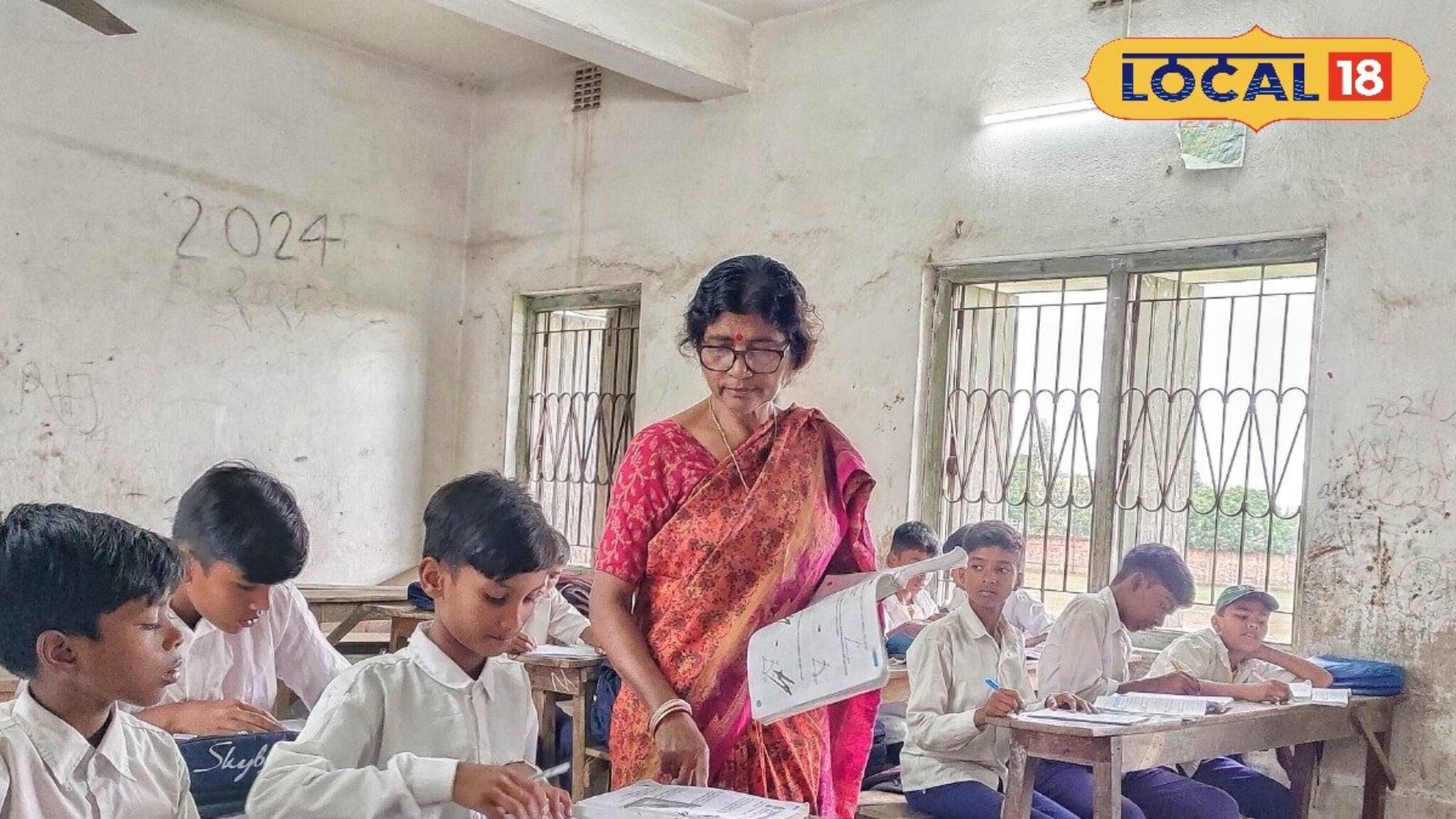 পড়ানোর নেশা! অবসরের পরেও ১০ বছর ধরে বিনা পারিশ্রমিকে ক্লাস নিয়ে চলেছেন স্বপ্না ম্যাম 
