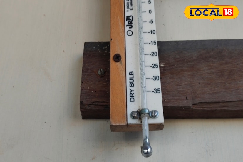 জলপাইগুড়িতে সেচ দফতরের উত্তর–পূর্ব বিভাগের চিফ ইঞ্জিনিয়ারের কার্যালয়ে থাকা আঞ্চলিক ফ্লাড কন্ট্রোল রুম থেকেই জলপাইগুড়ি, আলিপুরদুয়ার, শিলিগুড়ি ও কোচবিহারের পরিস্থিতি নজরে রাখা হয়। চিফ ইঞ্জিনিয়ার গোরাচাঁদ দত্ত জানান, “রাজ্য থেকে নির্দেশ না এলেও ভারী বৃষ্টির পূর্বাভাসের কারণে ৩১ অক্টোবরের পরেও কন্ট্রোল রুম চালু থাকবে।” অতীতের অভিজ্ঞতা থেকে এবার আগেভাগেই প্রস্তুতি নিচ্ছে প্রশাসন ও সেচ দফতর।