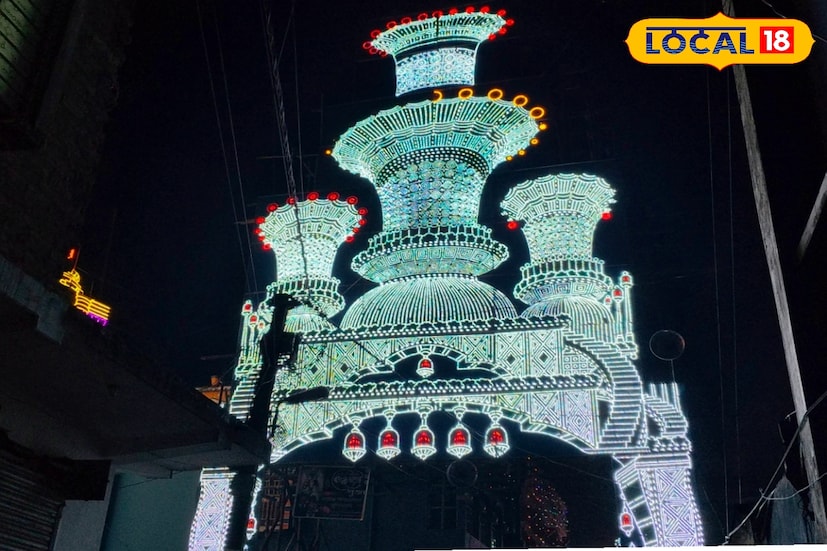 আলোকসজ্জার মধ্যে আছে ভূত, কঙ্কাল-সহ একাধিক বিষয়। যা তুলে ধরা হয়েছে এলইডি আলোকসজ্জার মধ্যে দিয়ে। 