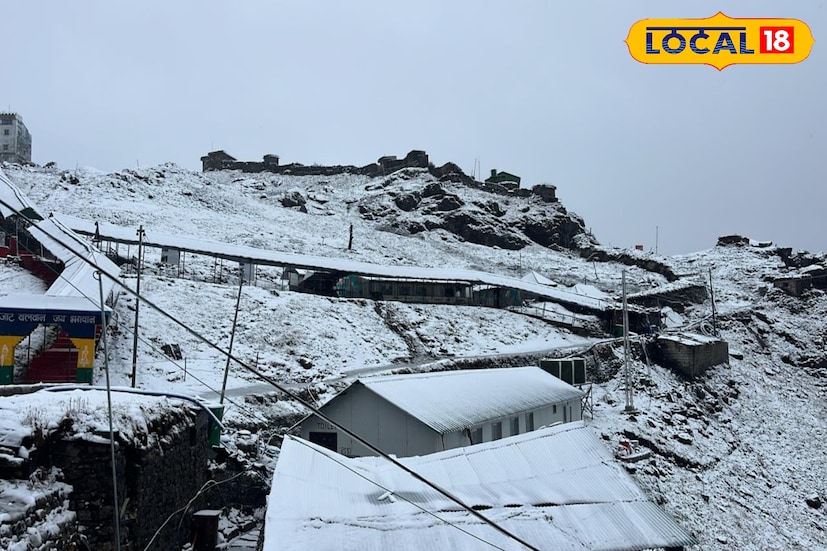 উত্তর সিকিমের লাচুং ও ইয়মথাং উপত্যকাতেও শুক্রবার সকাল থেকে ভারী তুষারপাতের দৃশ্য ধরা পড়েছে। ইউমিসামডং এলাকার বিস্তীর্ণ অংশে বরফের চাদরে ঢেকে গেছে রাস্তা, গাড়ি ও ঘরবাড়ি। তুষারপাতের কারণে স্বাভাবিক জনজীবনে কিছুটা প্রভাব পড়লেও পর্যটকরা এই দৃশ্য উপভোগ করছেন। ছবি ও তথ্য : ঋত্বিক ভট্টাচার্য