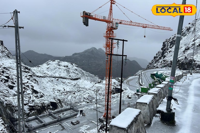 শেরাথাং থানার এসএইচও যোগেন্দ্র গুরুং জানান, শুক্রবার সকাল থেকেই তুষারপাত শুরু হয়েছে ছাঙ্গু–নাথুলা অক্ষ জুড়ে। আবহাওয়া দ্রুত পরিবর্তন হচ্ছে এবং তাপমাত্রা উল্লেখযোগ্যভাবে নেমে গেছে। পিচ্ছিল রাস্তায় গাড়ি চলাচলে ঝুঁকি তৈরি হওয়ায় পর্যটকদের সাবধানে চলার পরামর্শ দেওয়া হয়েছে। ছবি ও তথ্য : ঋত্বিক ভট্টাচার্য