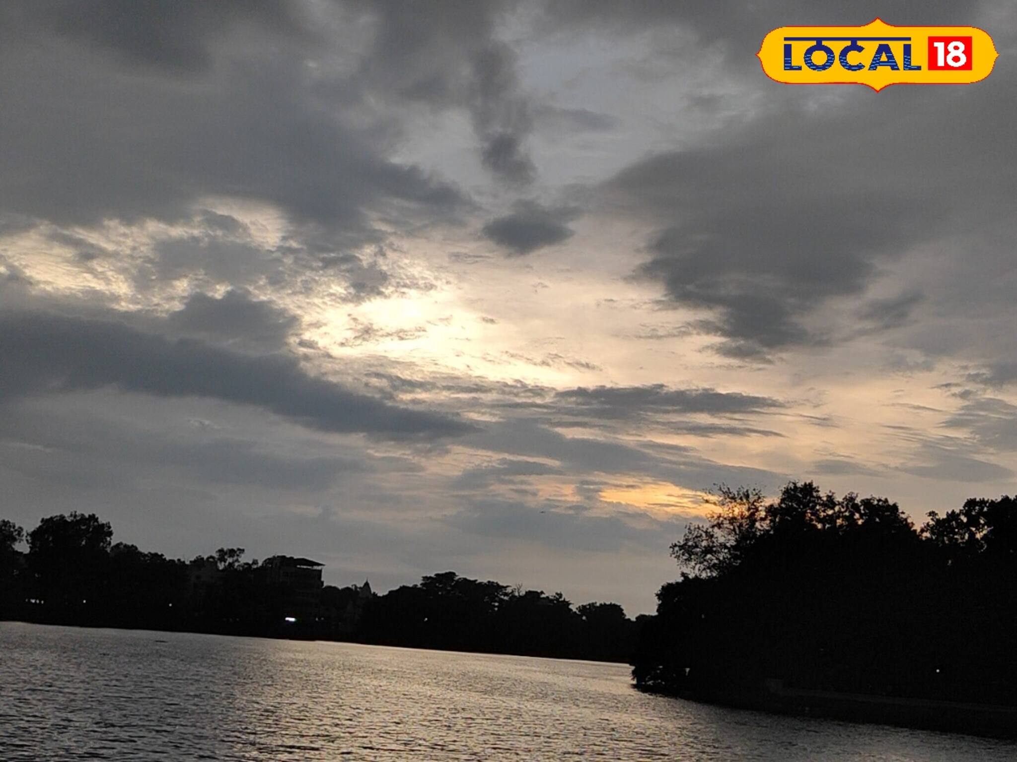 ভারী বৃষ্টির হাত থেকে আপাতত নেই রেহাই, নয়া আপডেট হাওয়া অফিসের!