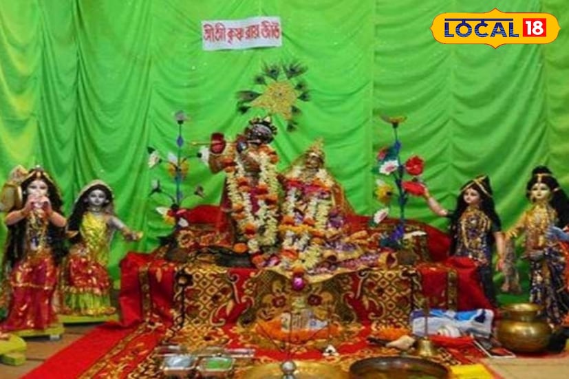 জগদ্ধাত্রী পুজোর পরেই অন্যতম আর এক উৎসব রাস। বৈষ্ণবীয় ভাবধারায় রাস হল শ্রীকৃষ্ণের প্রেম-প্রকৃতির উৎসব। গোপিনী-সহ রাধাকৃষ্ণের আরাধনাই রাসের মূল বিষয়। পুরাণে রাস উৎসবের উল্লেখ পাওয়া যায়। তবে বিভিন্ন পুরাণে বিভিন্ন মতেরও উল্লেখ আছে, কোথাও শারদ রাসের, আবার কোথাও বসন্ত রাসের উল্লেখ পাওয়া যায়। জগদ্ধাত্রী পুজোর পরেই অন্যতম আর এক উৎসব রাস। বৈষ্ণবীয় ভাবধারায় রাস হল শ্রীকৃষ্ণের প্রেম-প্রকৃতির উৎসব। গোপিনী-সহ রাধাকৃষ্ণের আরাধনাই রাসের মূল বিষয়। পুরাণে রাস উৎসবের উল্লেখ পাওয়া যায়। তবে বিভিন্ন পুরাণে বিভিন্ন মতেরও উল্লেখ আছে, কোথাও শারদ রাসের, আবার কোথাও বসন্ত রাসের উল্লেখ পাওয়া যায়।