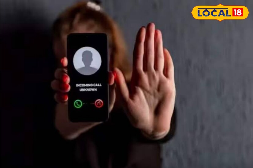 বিভিন্ন সময় ভুয়ো ফোন কল থেকে গ্রাহকদের প্রতারণার জালে ফাঁসিয়ে সর্বস্ব লুট করার নজিরও এ রাজ্যে কম নেই। তাই গ্রাহকদের আরও বেশি করে সচেতন থাকার পরামর্শ দেয়া হয় এদিনের এই অনুষ্ঠানের মধ্যে দিয়ে।