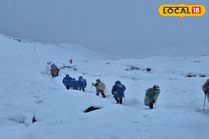 এদিকে, প্রতিবেশী দেশ নেপালেও বিপর্যয়কর পরিস্থিতি। মানাং ও উত্তর অন্নপূর্ণা অঞ্চলে তুষারঝড়ে বহু পর্যটক আটকে পড়েছেন। উদ্ধারকাজে নেমেছে নেপাল সেনা ও সশস্ত্র পুলিশ বাহিনী। ভারতের পাহাড়ি অঞ্চলেও প্রশাসন সর্বোচ্চ সতর্কতায় রয়েছে, যাতে কোনও দুর্ঘটনা বা পর্যটক বিপর্যয় না ঘটে। ছবি ও তথ্য : ঋত্বিক ভট্টাচার্য