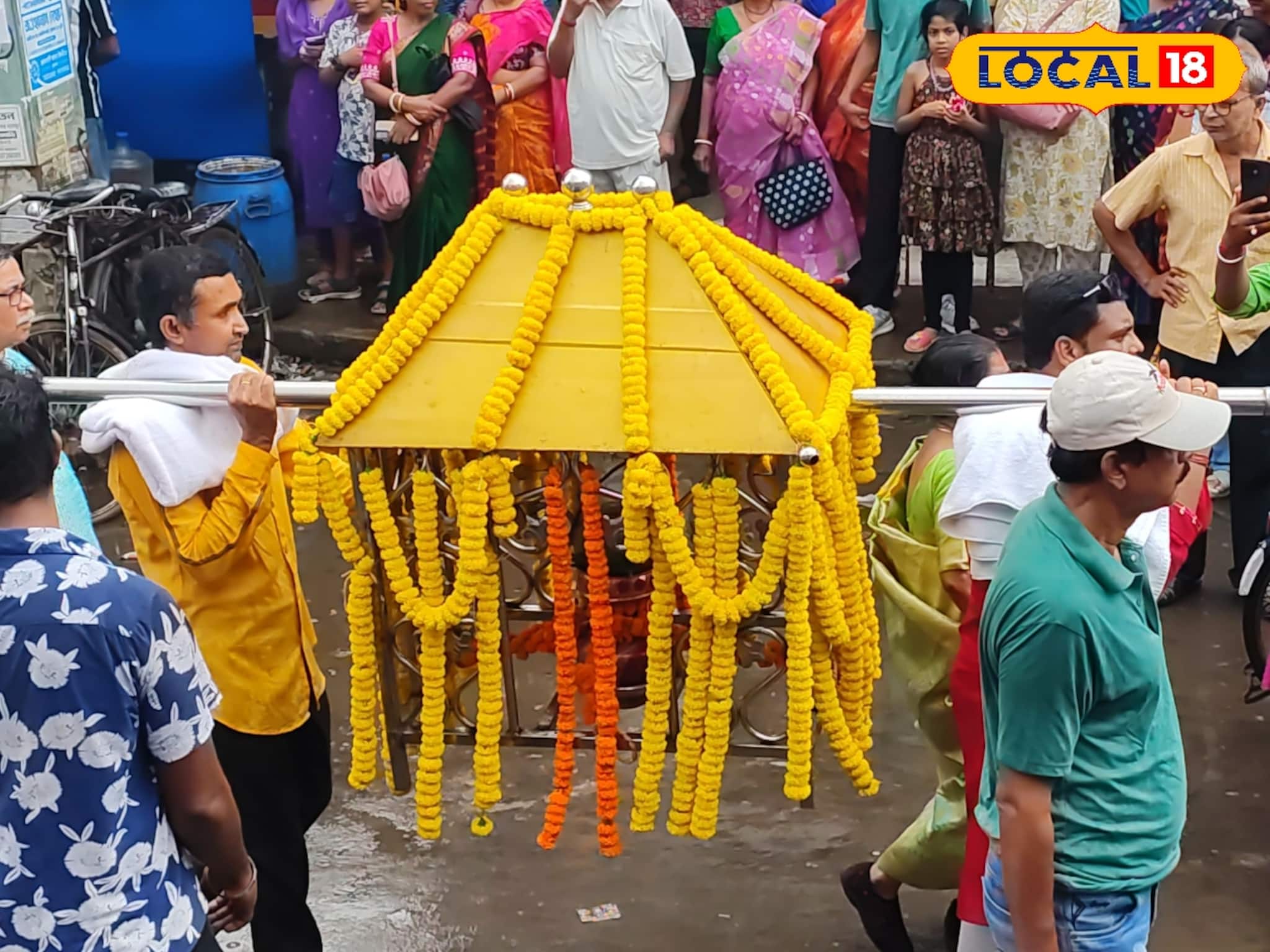এল বিদায়ের পালা! সুসজ্জিত পালকিতে করে জগদ্ধাত্রী পুজোর মঙ্গল ঘট বিসর্জন কৃষ্ণনগরে 