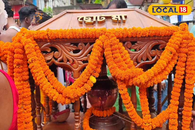 জগদ্ধাত্রী পুজোর ঘট বিসর্জনকে কেন্দ্র করে জনজোয়ারের ভাসল নদিয়ার কৃষ্ণনগর। এই বছর জগদ্ধাত্রী পুজোয় কার্যত বাঁধভাঙ্গা মানুষের সমাগম ঘটল কৃষ্ণনগর শহরের বুকে। ছবি ও তথ্য: মৈনাক দেবনাথ জগদ্ধাত্রী পুজোর ঘট বিসর্জনকে কেন্দ্র করে জনজোয়ারের ভাসল নদিয়ার কৃষ্ণনগর। এই বছর জগদ্ধাত্রী পুজোয় কার্যত বাঁধভাঙ্গা মানুষের সমাগম ঘটল কৃষ্ণনগর শহরের বুকে। ছবি ও তথ্য: মৈনাক দেবনাথ