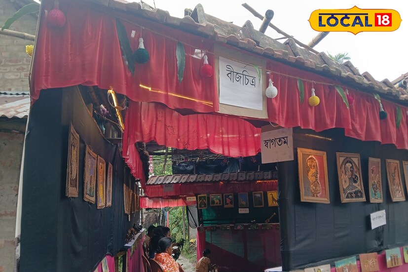 মণ্ডপের ভিতর-বাহির এবং সিলিংয়ে নারকেল মালার নানা রকম জিনিস রয়েছে। সারি দিয়ে রয়েছে হাতের কাজ। দর্শনার্থীদের কাছে মণ্ডপসজ্জায় এমন ভাবনা অদ্বিতীয়। 'মিনি চন্দননগরে'র আর পাঁচটা মণ্ডপের থেকে আলাদা এই মণ্ডপ। ছোট ছোট কিন্তু খুব আকর্ষণীয় প্রতিটি জিনিস। নারকেল মালা ব্যবহার করে বিভিন্ন পশু, পাখি এবং জিনিসপত্র তৈরি করা হয়েছে। সেই সমস্ত জিনিস মণ্ডপ সাজাতে ব্যবহার করা হয়েছে। প্রতিষ্ঠানের সভাপতি স্বপন কুমার পন্ডিত জানান, এবারের ভাবনা 'বীজপত্র'। এই থিম ও ভাবনার গুরুত্ব বাড়াতে বাংলার লাউ, কুমড়ো, সরষে, ঝিঙে, উচ্ছে ও ডাল সহ বিভিন্ন শস্যদানার সঙ্গে নারকেল মালার মডেল তৈরি করে মণ্ডপ সাজানো হয়েছে। তিনি আরও জানান, এই সমস্ত জিনিস প্রতিষ্ঠানের সদস্যদের হাতে তৈরি করা হয়েছে। প্রায় দেড় মাসের চেষ্টায় পার্থ পন্ডিত, অভিজিৎ পন্ডিত সহ অন্যান্য সদস্যদের সঙ্গে নিয়ে তৈরি করা হয়েছে। (ছবি ও তথ্যঃ রাকেশ মাইতি)